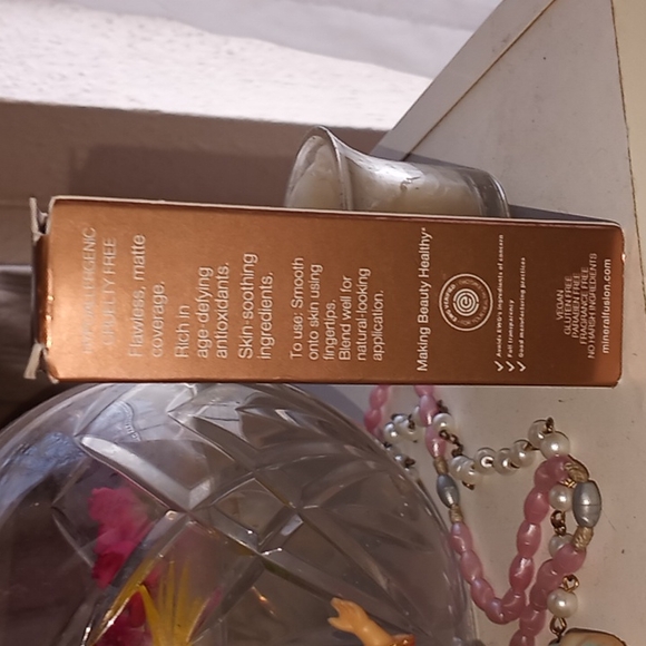 New Mineral Fusion Liquid Foundation - Picture 3 of 5